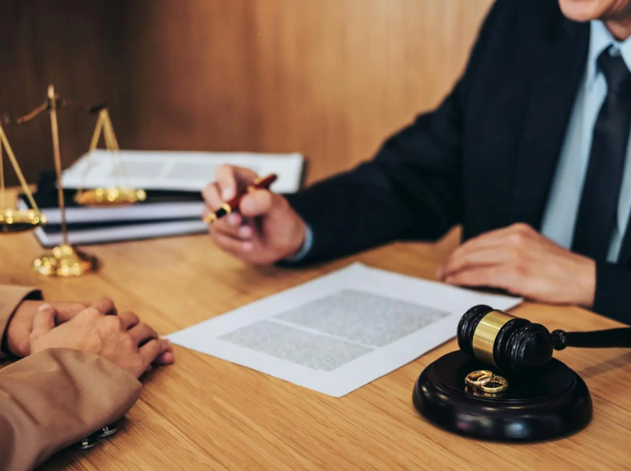 عقوبة الخيانة الزوجية عبر مواقع التواصل الاجتماعي